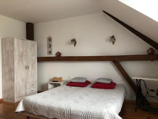 Отель Les Trois Cornets Saint-Ouen-des-Champs Экстерьер фото